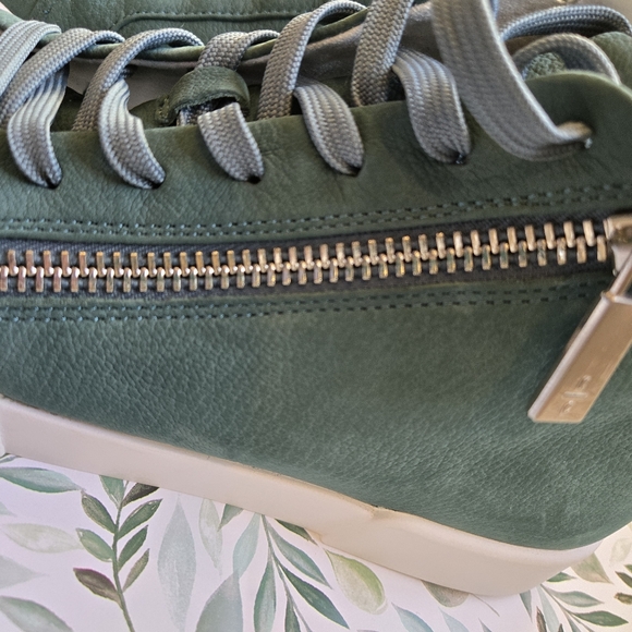 Kenneth Cole Tyler Zip Mid-Top Leather Sneakers - Size 7 - Picture 6 of 9